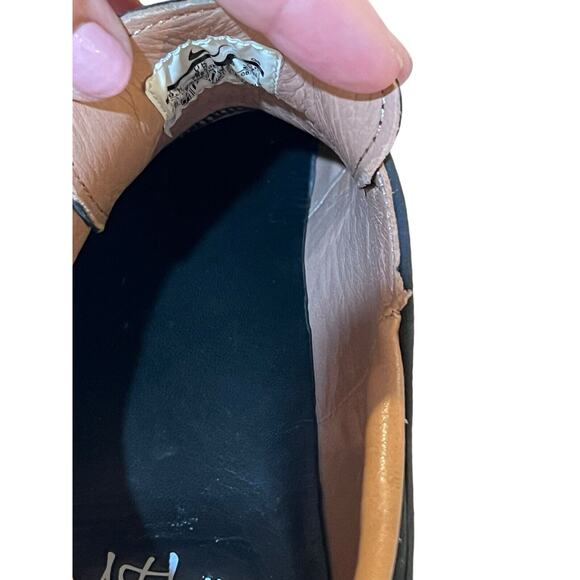 Athletic_Shoes